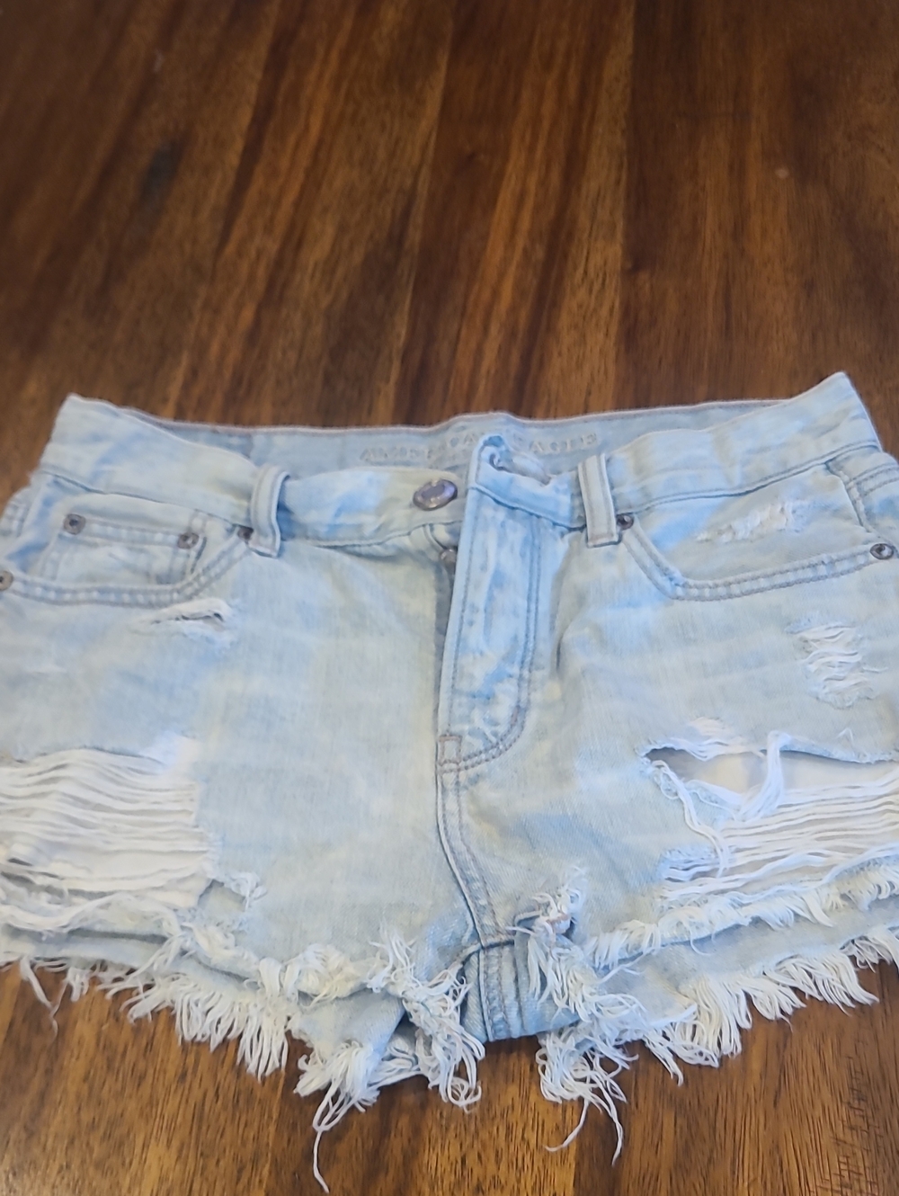 American Eagle Light Wash Distressed Tomgirl Shortie Shorts Sz 4